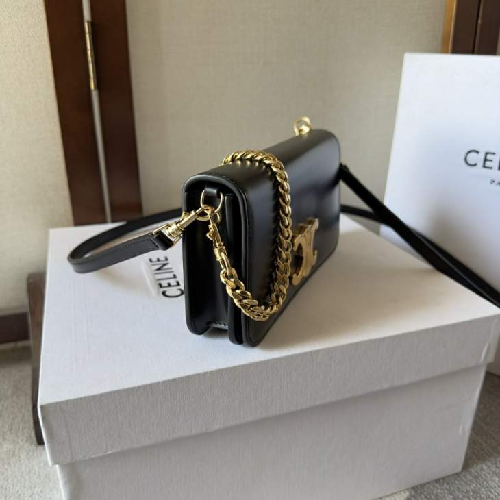Picture of Celine Handbags _SKUfw225666510fw